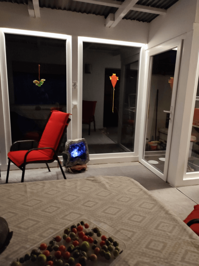 Realizácia šiestich PVC fixných okien a jedných vedľajších vchodových dverí