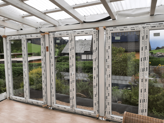 Zákazníčka si v konfigurátore navolila tri dvojkrídlové balkónové dvere v profile REHAU SmartLine+ Classic