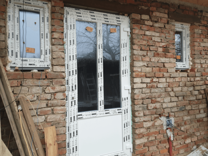 Náš spokojný zákazník sa na nás opäť obrátil s požiadavkou na inštaláciu nových okien a dverí.