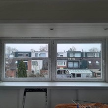 Obojstranné biele okno