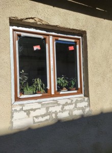 Dvojkrídlové plastové okno v imitácii dreva