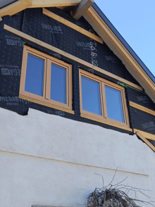 Okná v dekore imitácie brezového dreva